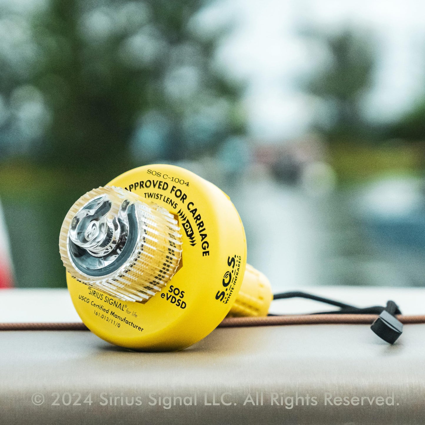Sirius Signal C-1004 SOS LED Distress Signal - White & Infrared, USCG Approved, Includes Display Mount, Storage Mount, Daytime Flag & Whistle