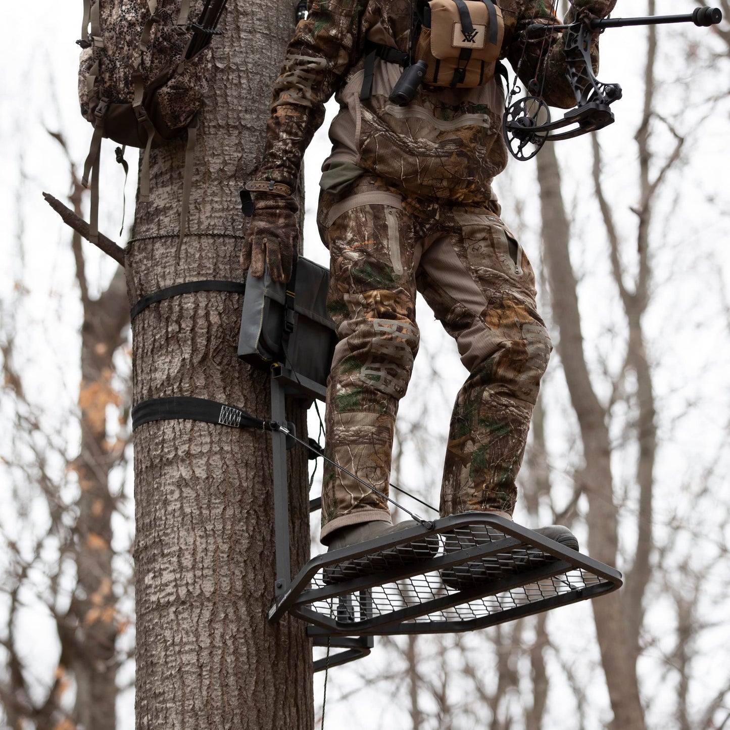 Rivers Edge® Big Foot™ Lever-Action Hang-On Treestand, Lightweight, Flip-Up Padded Seat, 24” x 28” Platform