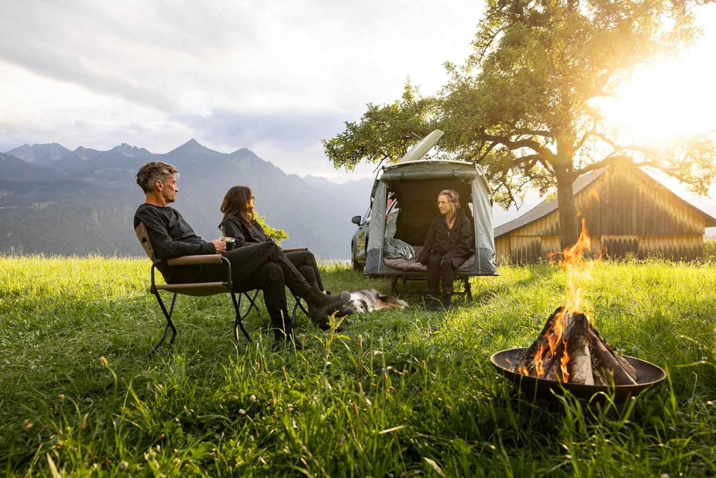 Thule Outset Hitch-Mounted Tent, Sleeps 3 People, Easy Setup, Detaches from Vehicle, Car Camping for Jeep, Truck, SUV, Van
