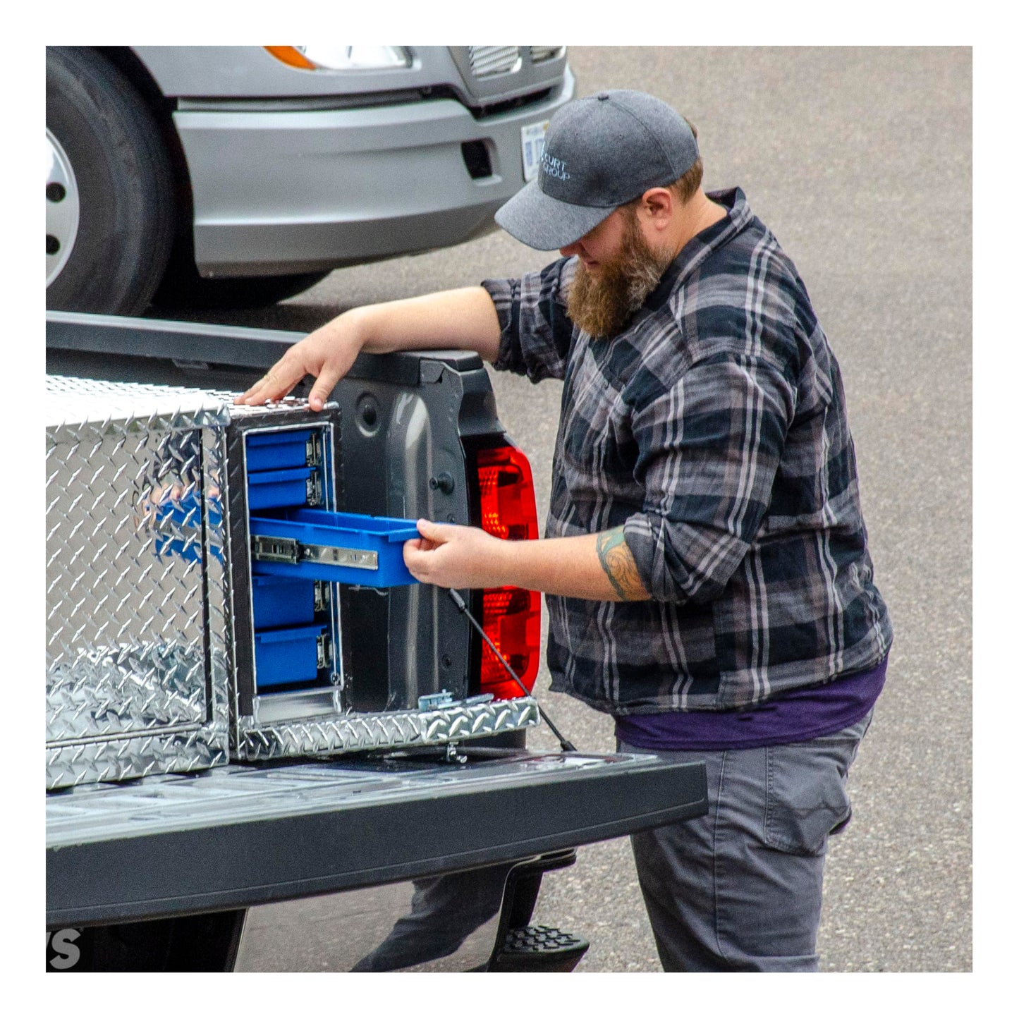 UWS EC20041 22-Inch Heavy-Wall Aluminum Truck Bed Tool Box with 5 Drawers