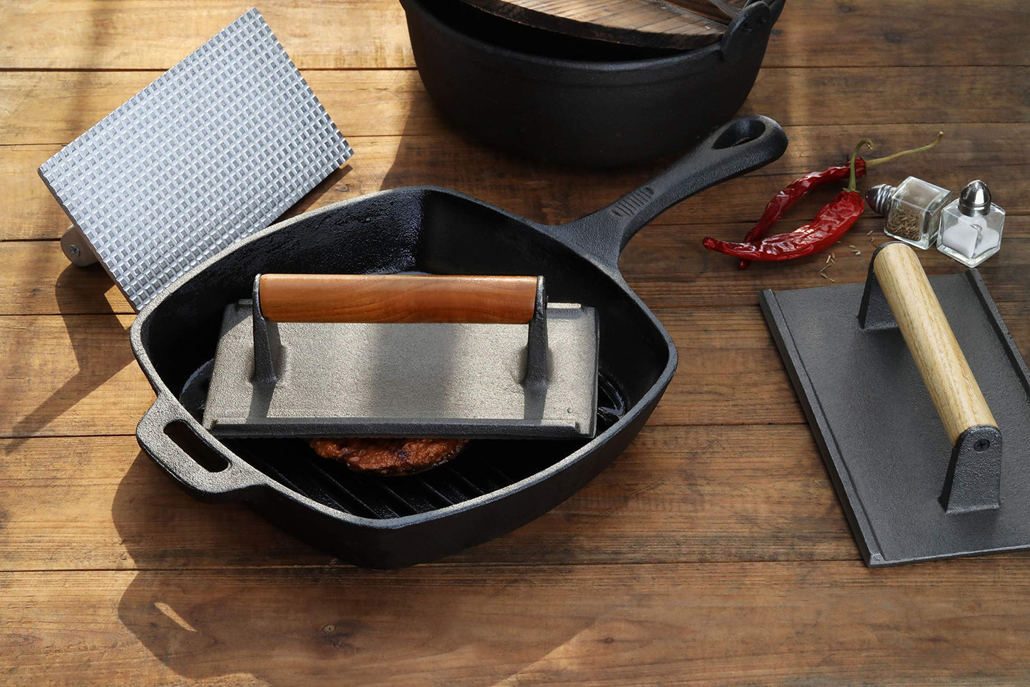 New Star Foodservice 42542 Extra Heavy Large Commercial Grade Iron Steak Weight/Bacon Press, 9.25-Inch by 5.25-Inch