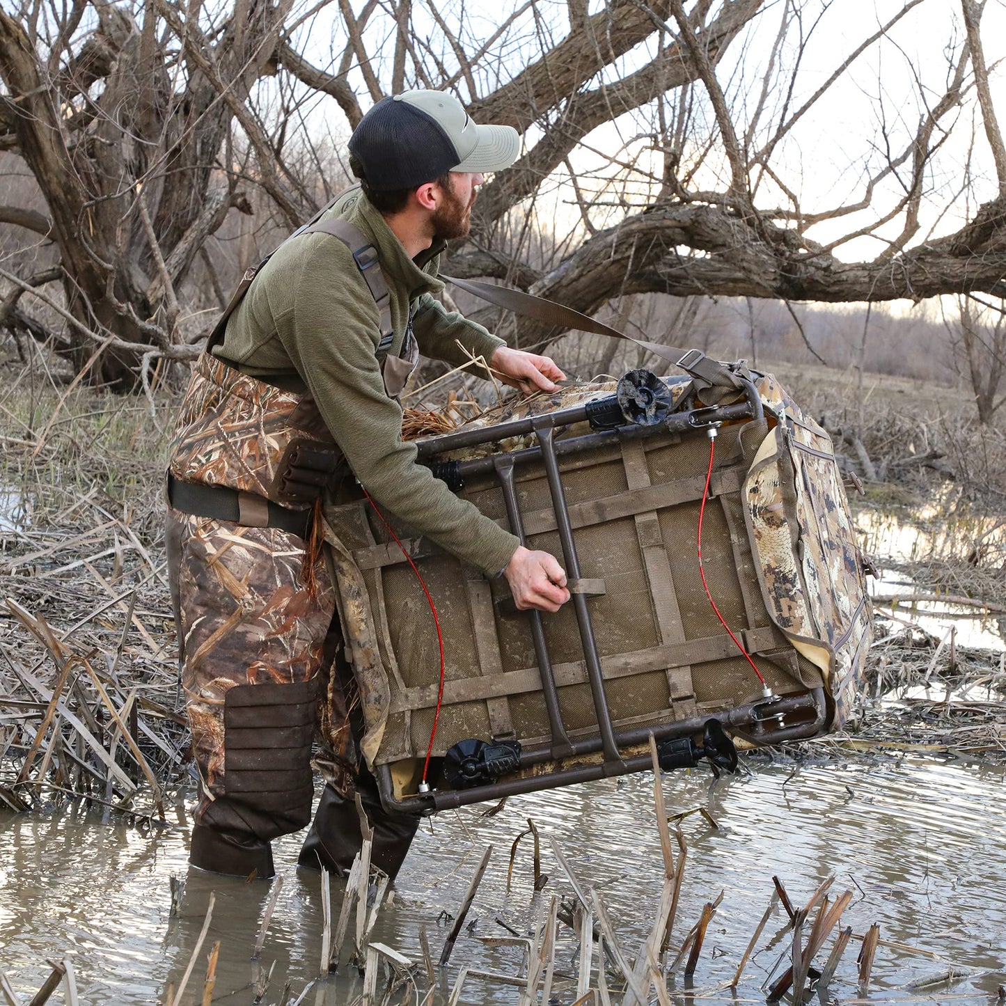 Momarsh Invisi Lab Dog Blind for Waterfowl Hunting | Adjustable Pet Blind for Dry or Wet Land Hunting & Training | Water Resistant Shell with Mesh Draining Bottom | Optifade Marsh