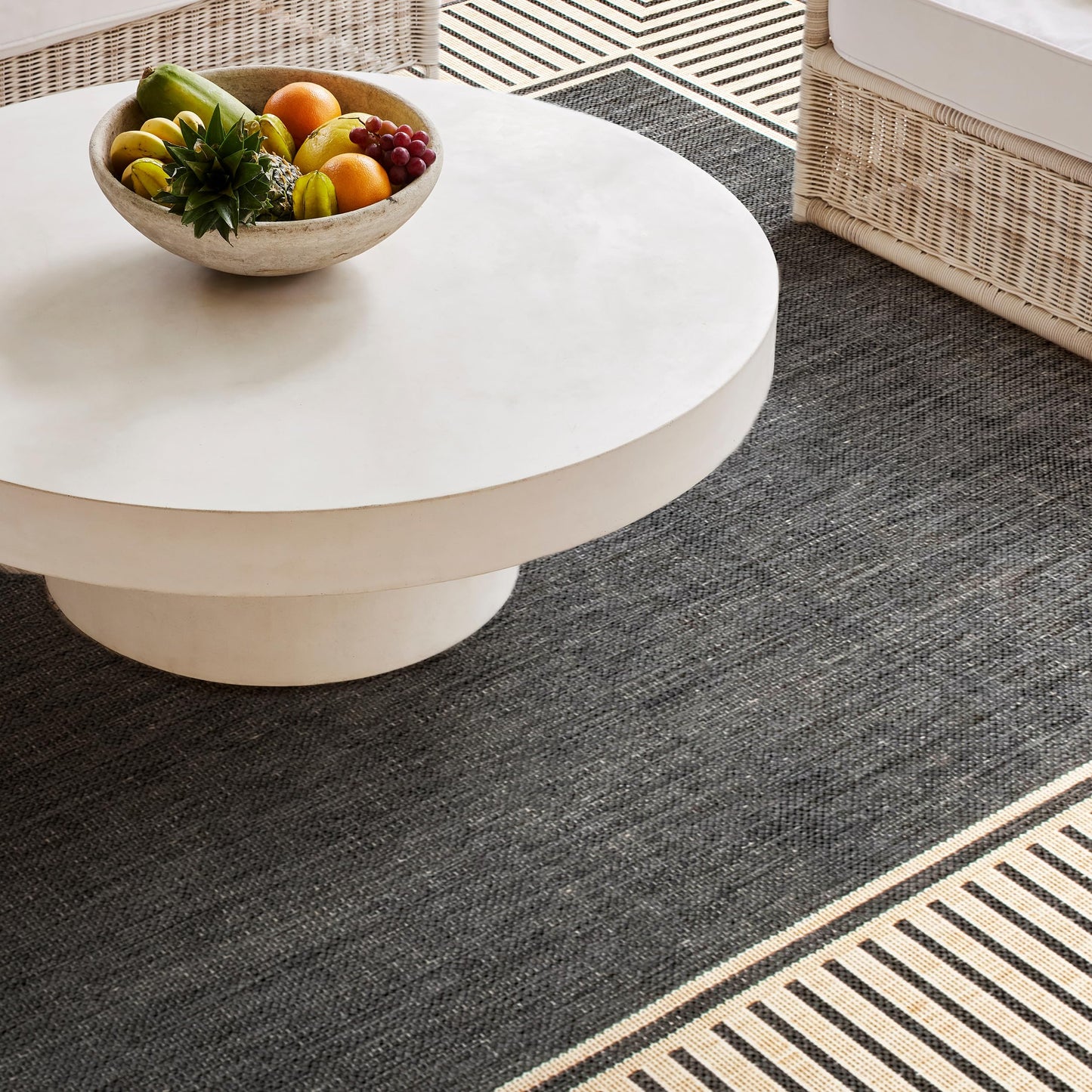 Nuloom Asha Dark Grey/Ivory, 6'7" Round, Casual, Striped Border, Soft and Cozy, High Traffic, Stain Resistant, Easy Clean, Durable Area Rug for Indoor/Outdoor Patio, Deck, Porch, Garden, Courtyard