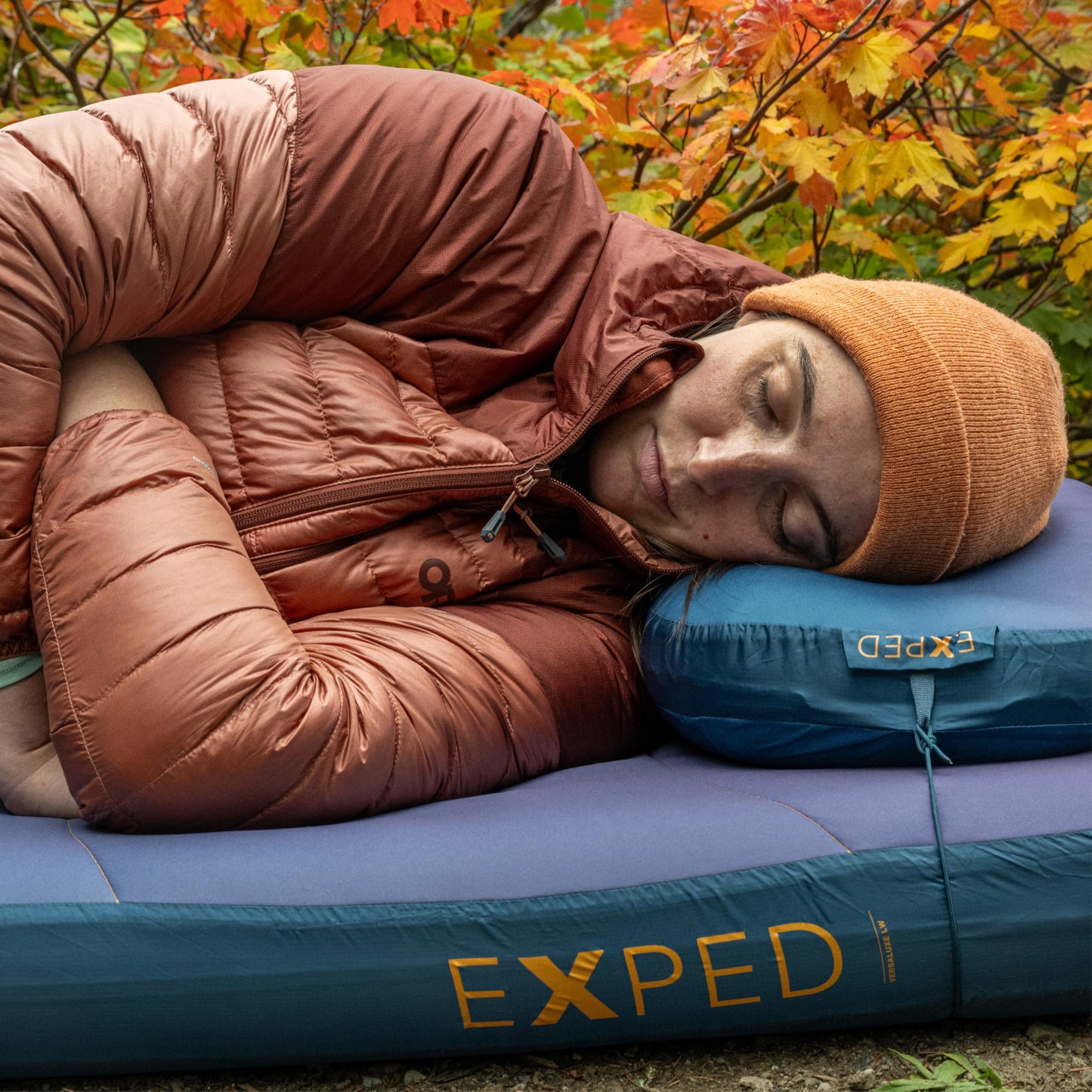 Exped Versaluxe Sleeping Pad – Backpacking & Car Camping Air Mat with Removable Machine Washable Cover, R-Value 2.4, 3-Season, Lightweight, Includes Pump Bag, Ocean, LW
