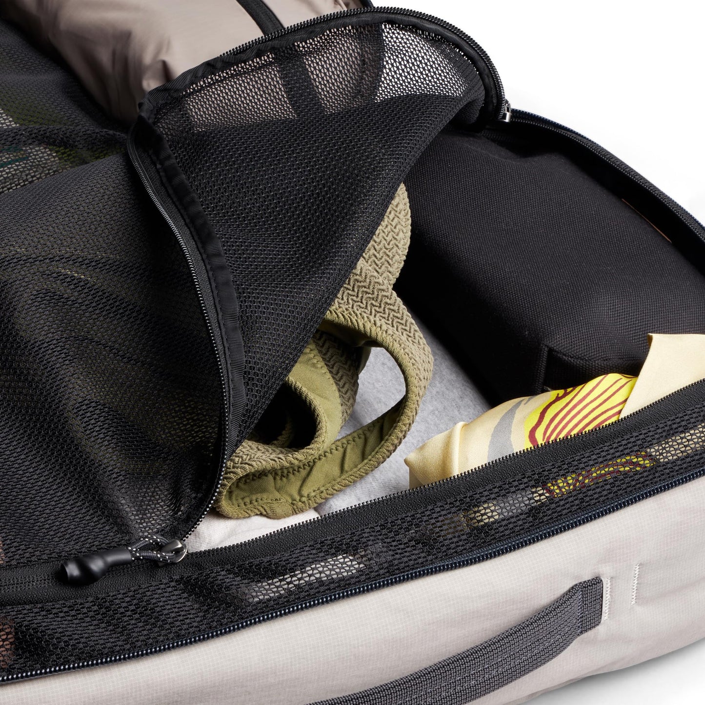 Bellroy Lite Travel Pack 30L (carry-on backpack, travel backpack for international travelers, with laptop pocket, interior packing cells and tuck-away shoulder straps) - Ash