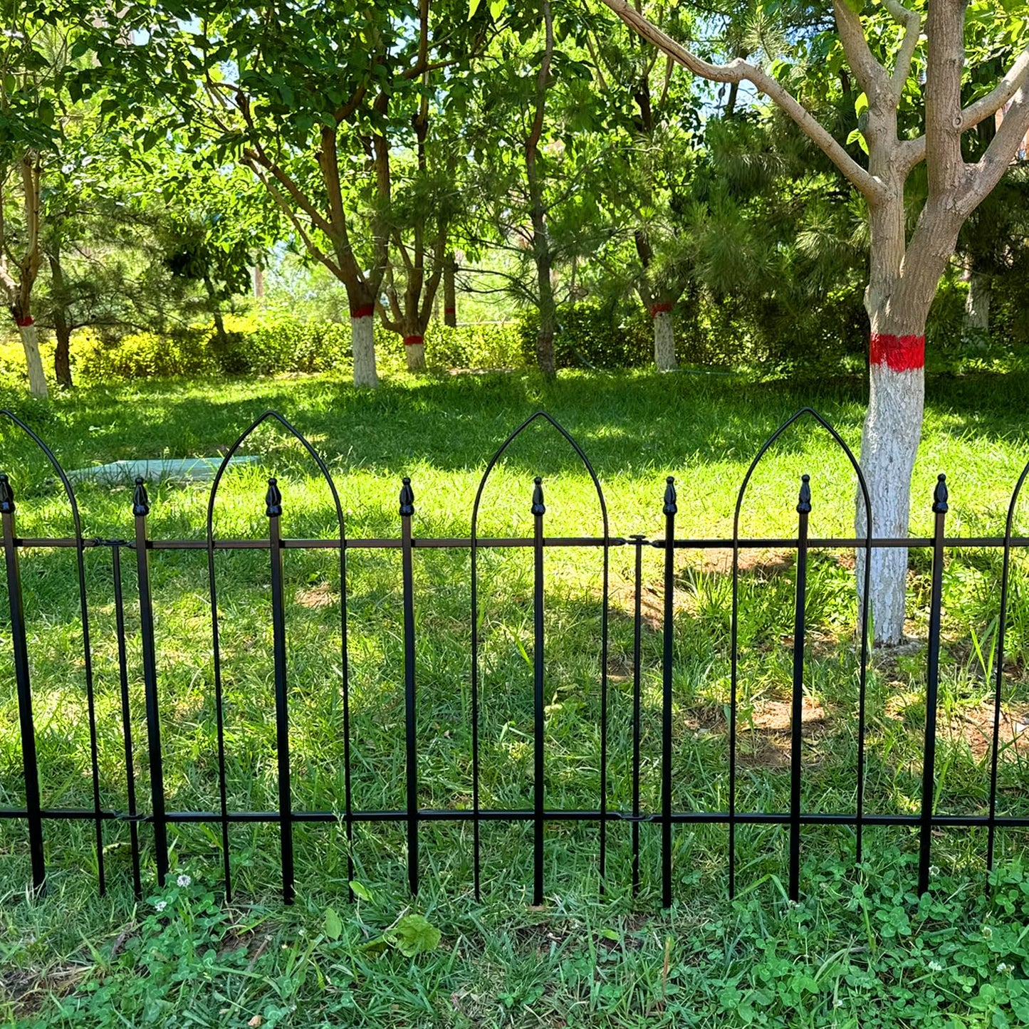 Thealyn Garden Fence 24" W x 24" H (10 Panels, Total 20 ft), Metal Fence Decorative Border Fence, Rustproof Landscape Fencing for Dog, Flower Bed, Yard, Patio, Animal Barrier