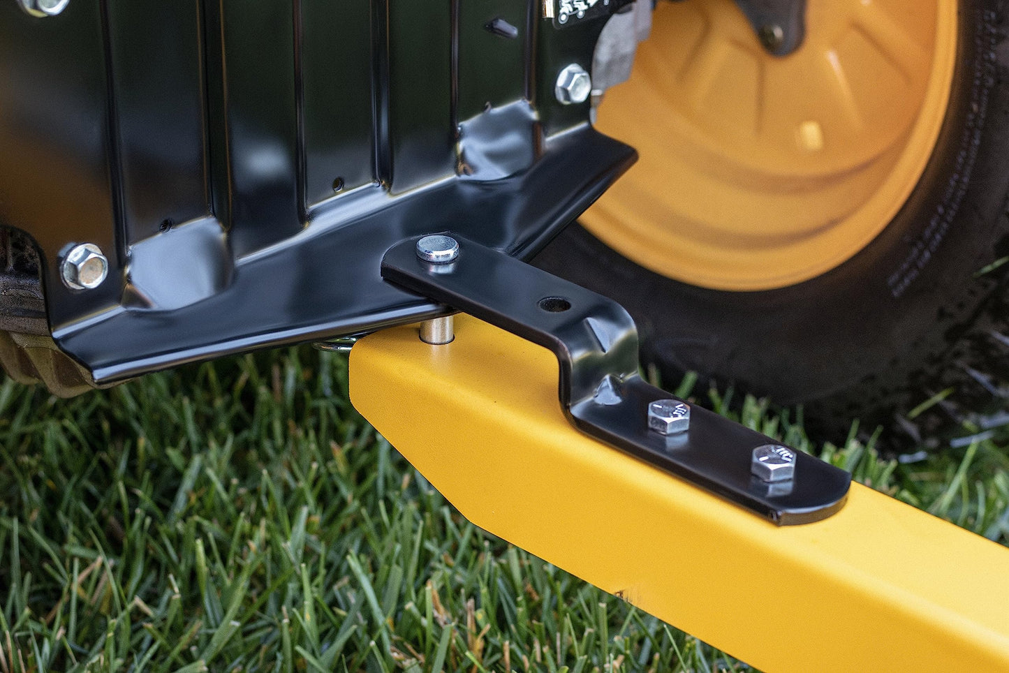DEWALT Swivel/Dump Cart - Convertible to Tow/Wheelbarrow