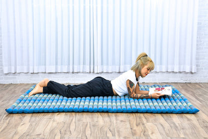 Leewadee - Foldable Floor Mattress - Japanese Roll Up Futon -Trifold Tatami Mat- Guest Floor Bed - Camping Mattress - Thai Massage Mat, Kapok Filled, 75 x 57 inches, Light Blue