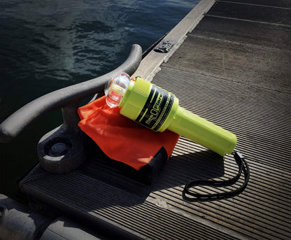 ACR ResQFlare E-Flare Safety Kit - Marine Electronic Boat Flare Meets USCG Daytime and Nighttime Coast Guard Boating Requirements, Emergency Flare for Boating, Marine Safety, Boat Survival