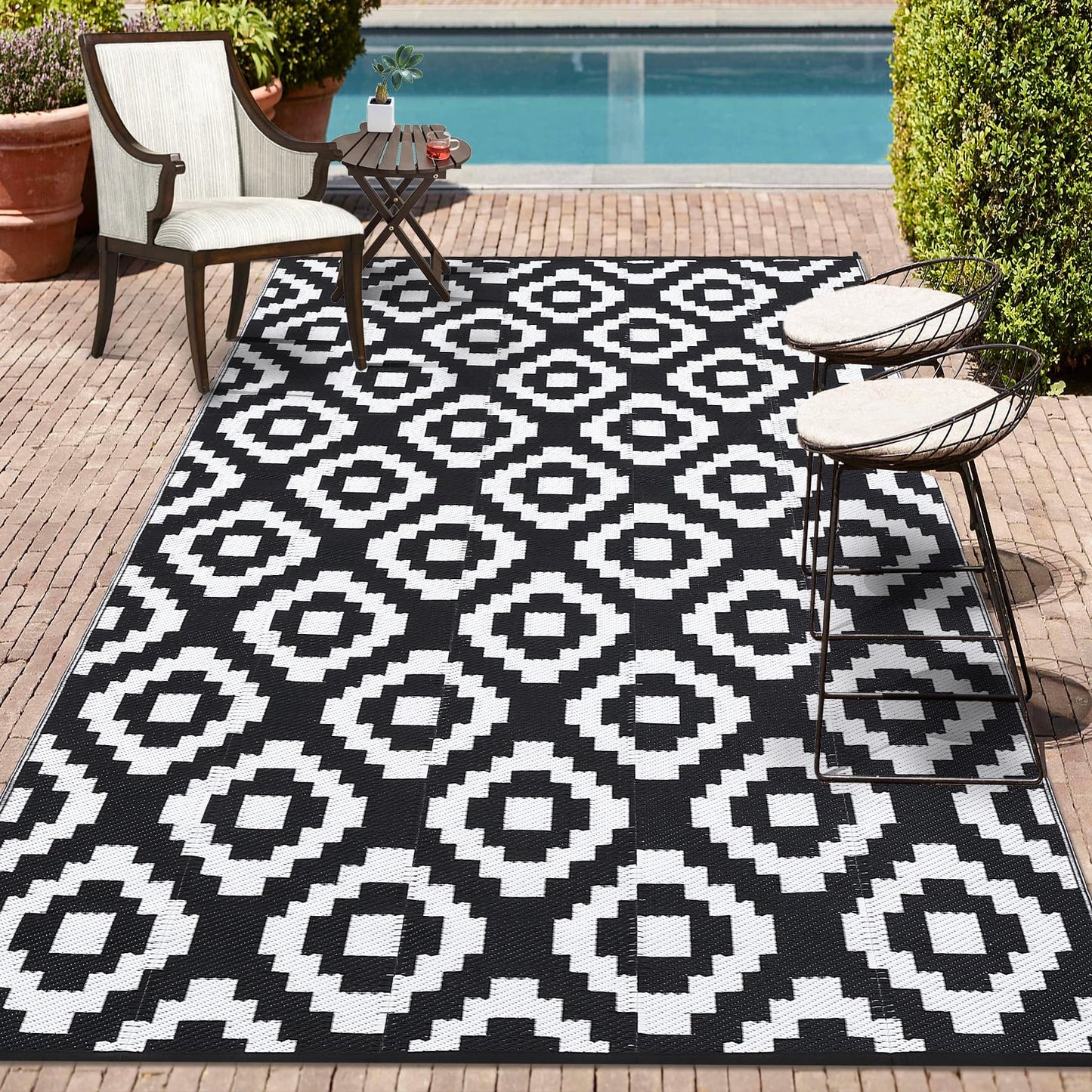 GlowSol Waterproof Outdoor Rug 9x18 Reversible Outdoor Plastic Straw Rug Camping RV Carpet Outside Modern Geometric Foldable Patio Mat for Porch,Deck,Backyard,Balcony,Picnic,Beach,Black White