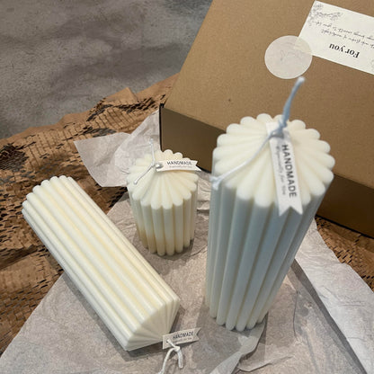 Hyznengu Ribbed Peak Pillar Candle- Large Handmade Scented Soy Wax Candle with Elegant Bubble Aesthetic， Housewarming Gift, Shelf & Coffee Table Centerpiece, White (Large)