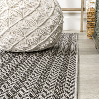 JONATHAN Y Concentric Squares Indoor Outdoor Area Rug 8X10 Black/Light Gray, Chevron Modern for Backyard, Patio, Porch, Easy-Cleaning, High Traffic, Pet-Friendly, Non-Shedding (SMB206B-8)