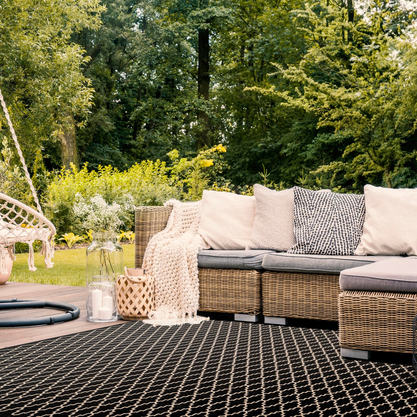 SAFAVIEH Washable Rug Outdoor Courtyard Collection - 6'7" x 9'6", Black & Beige, Non-Shedding & Easy Cleaning, Ideal for Patio, Backyard, Mudroom (CY6919-226)